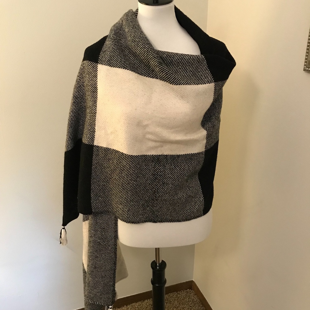 Jcrew Black & Cream Buffalo Check Wrap/Scarf